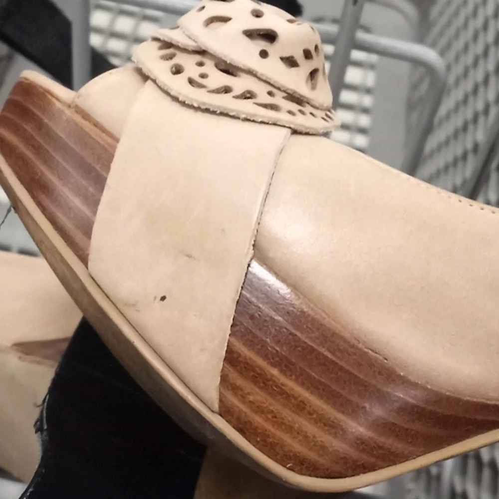 Guess Shoes Size 10
